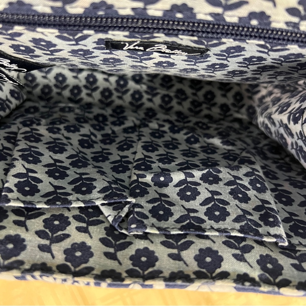 Vera Bradley Small Bag with handle & shoulder strap, Navy/White lots of pocket - Picture 6 of 9